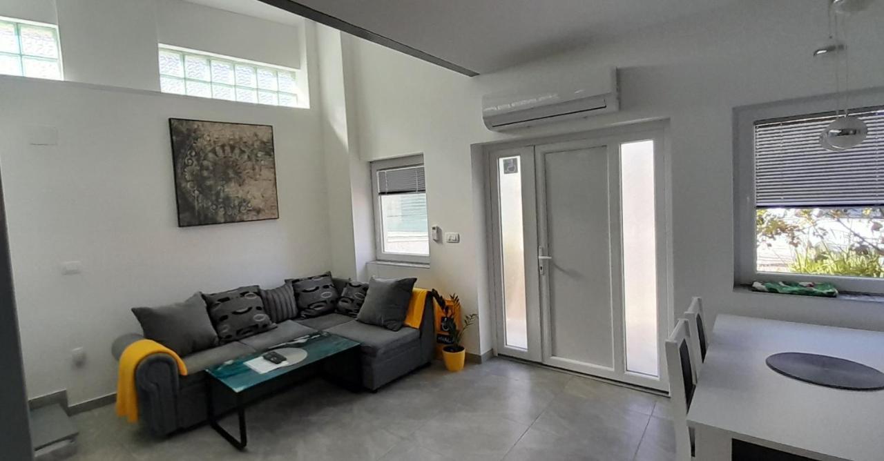 Apartments Mare Pula Exterior photo